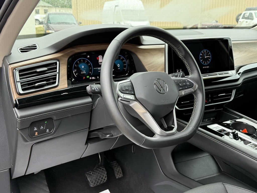 2024 Volkswagen Atlas SE Technology photo 14