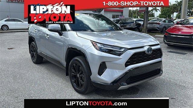 2024 Toyota RAV4 SE's photo