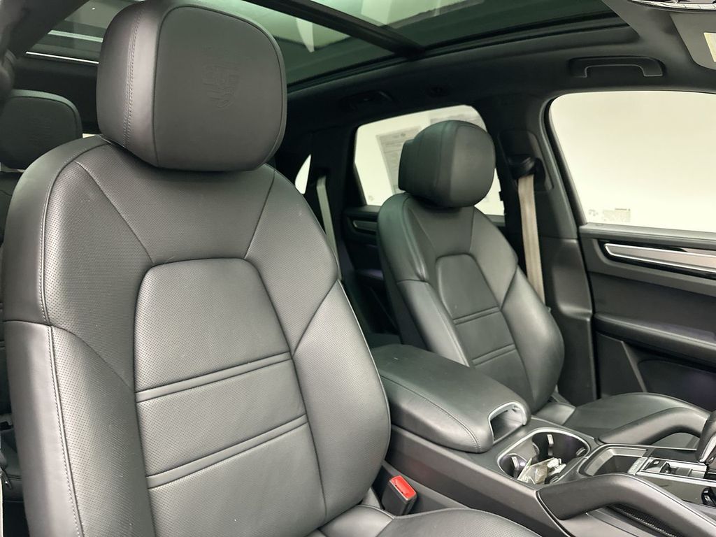 2023 Porsche Cayenne E-Hybrid Base photo 6