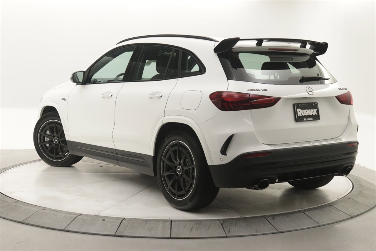 2025 Mercedes Benz GLA 35 AMG 4MATIC photo 2