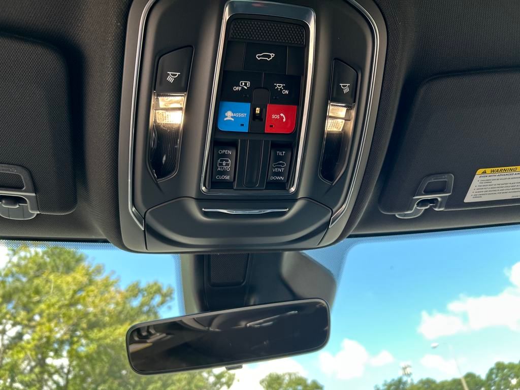 2025 Jeep Grand Cherokee Laredo X photo 16