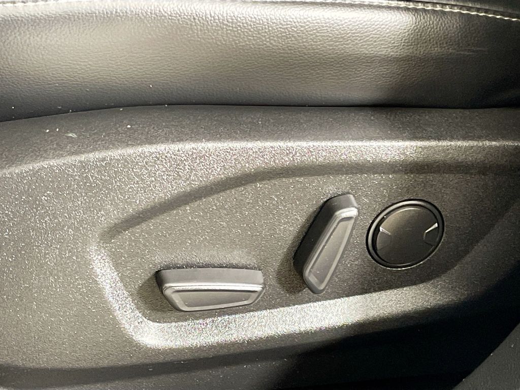 2023 Ford Edge SEL photo 18