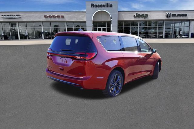 2026 Chrysler Pacifica photo 3