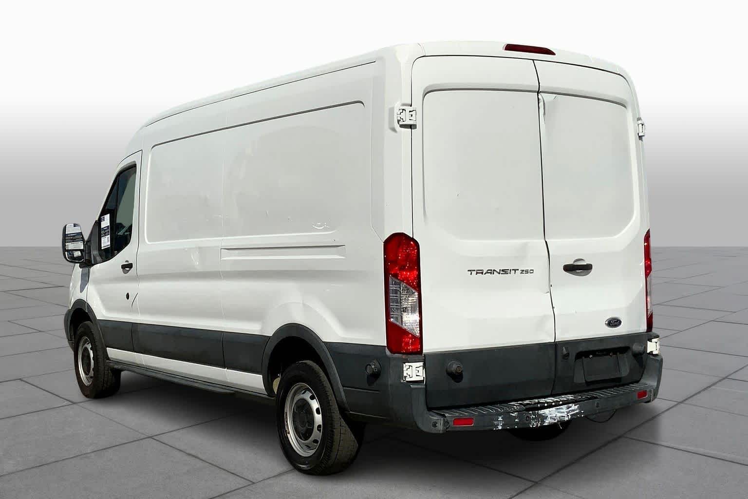 2016 Ford Transit Cargo photo 3