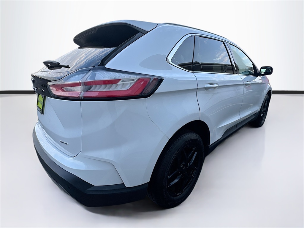 2022 Ford Edge SEL photo 7