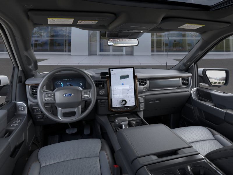 2025 Ford F-150 Lightning Lariat photo 9
