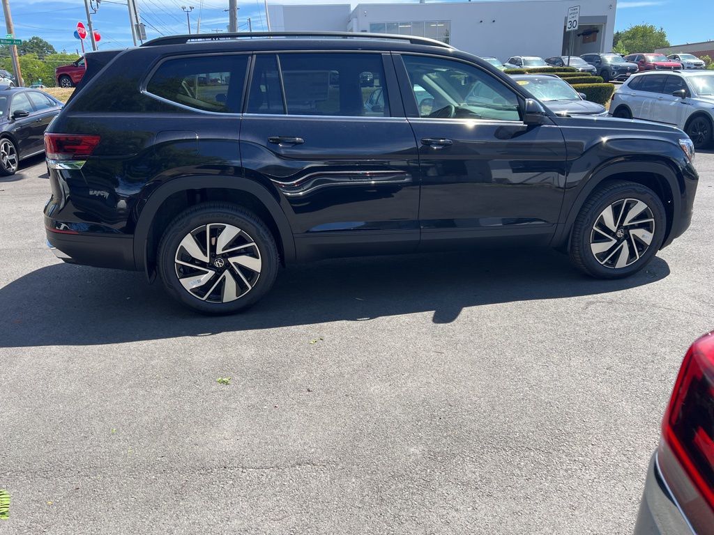 2026 Volkswagen Atlas SE Technology photo 2