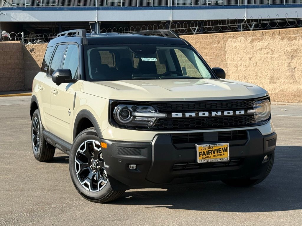 2025 Ford Bronco Sport Outer Banks photo 2