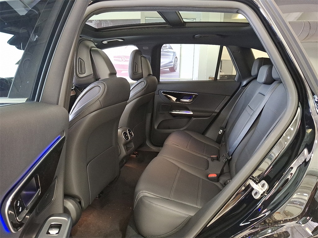 2025 Mercedes Benz GLC 300 4MATIC photo 6