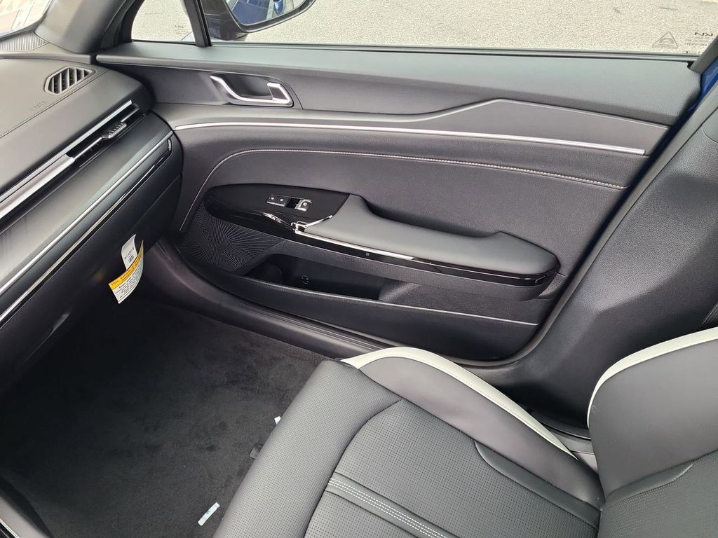 2026 Kia K5 GT-Line photo 17