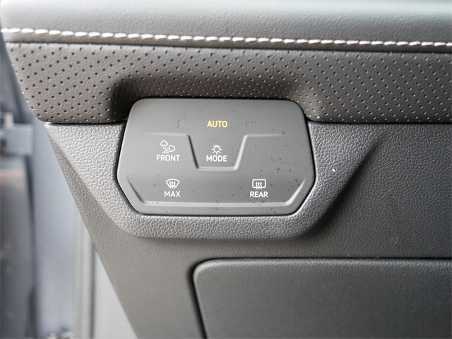 2025 Volkswagen Atlas SE Technology photo 25