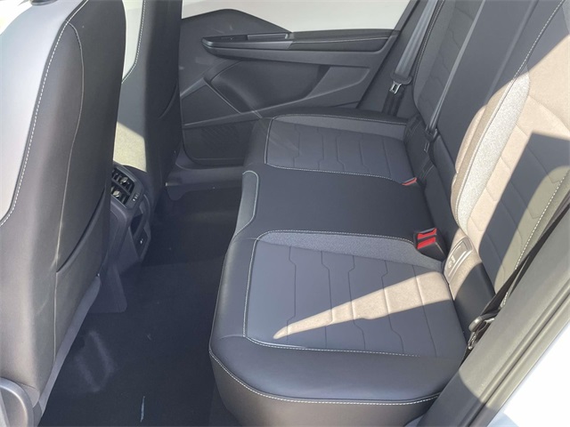 2025 Volkswagen Taos SE photo 13