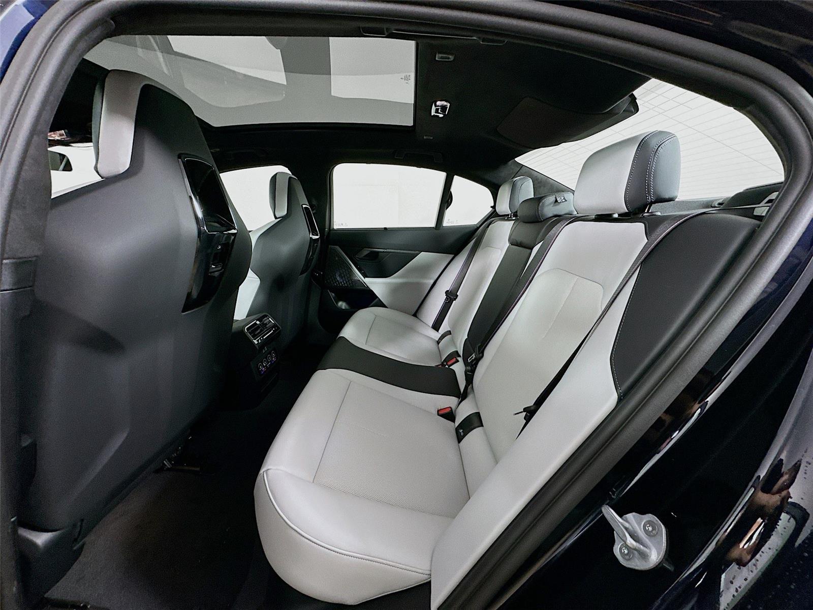 2026 Bmw M5 5 photo 24