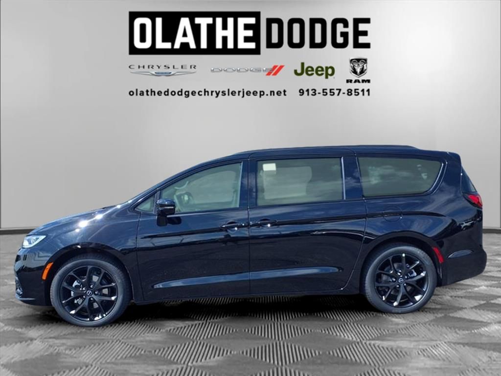 2026 Chrysler Pacifica Limited photo 17