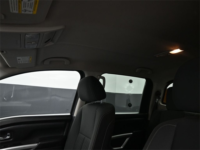 2017 Nissan Titan SV photo 14