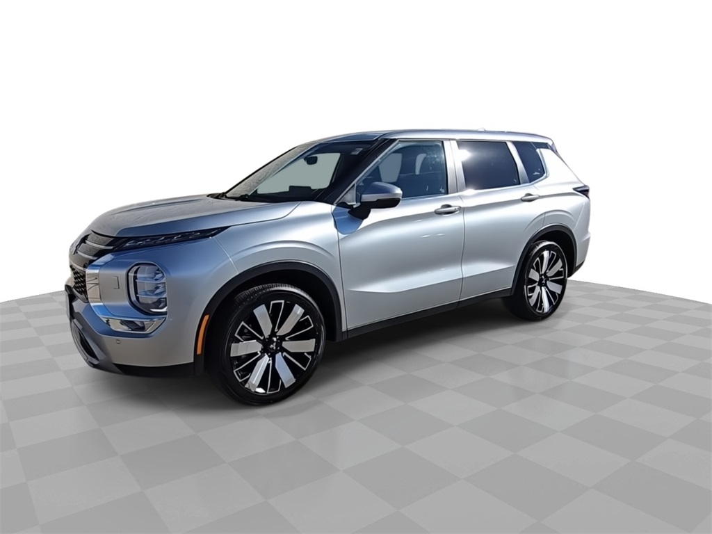 2025 Mitsubishi Outlander SE photo 4
