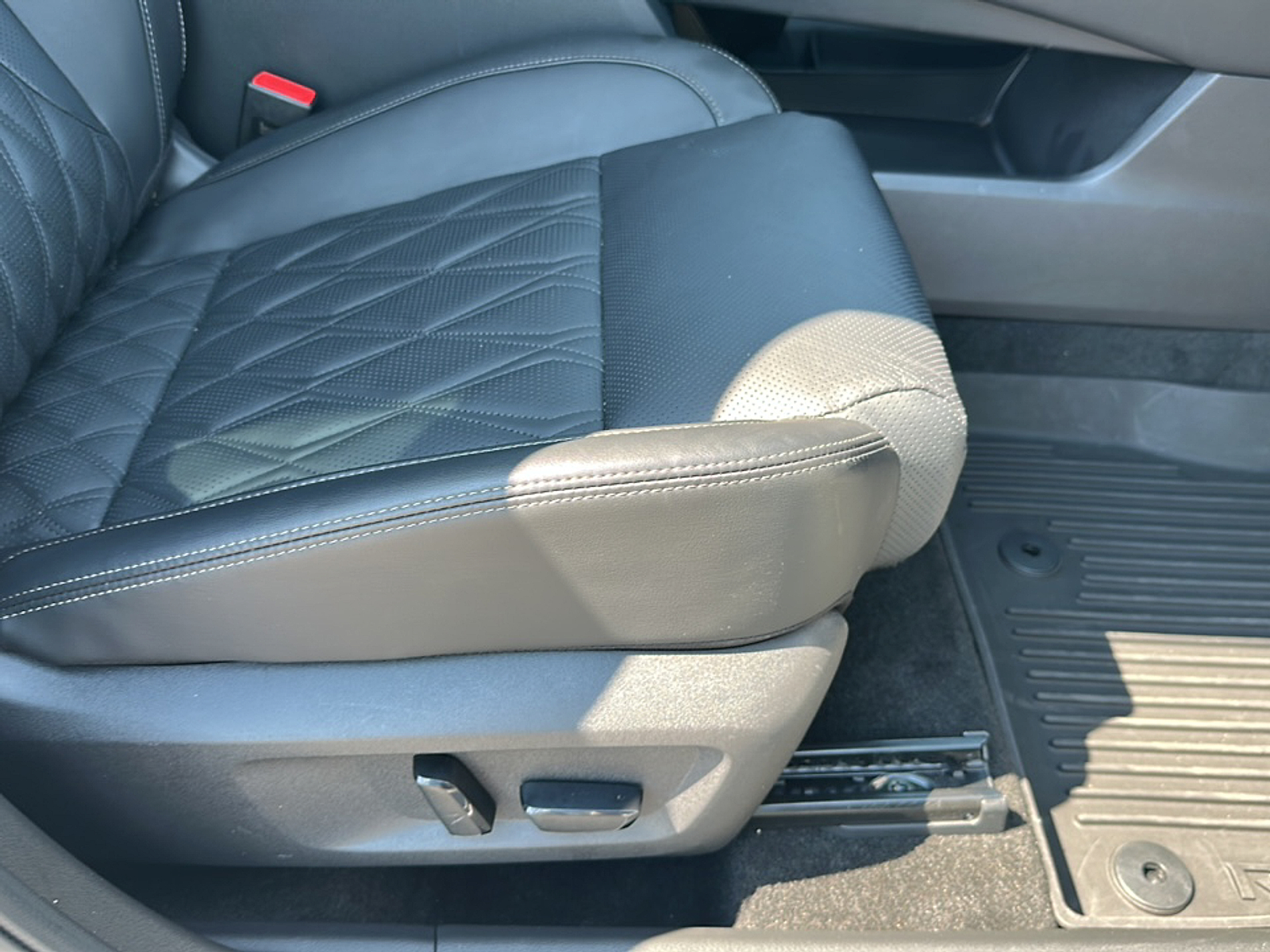 2023 Nissan Rogue Platinum photo 9