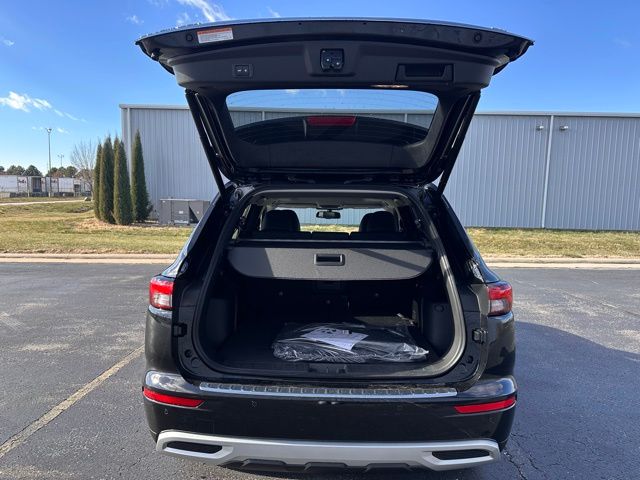 2024 Mitsubishi Outlander photo 9