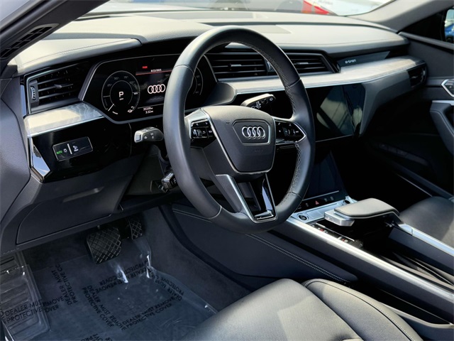 2022 Audi e-tron Prestige photo 2