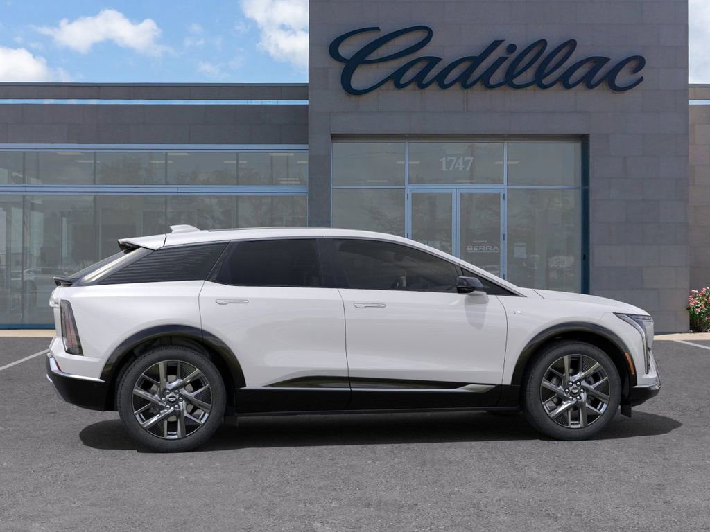 2025 Cadillac Optiq Luxury photo 4