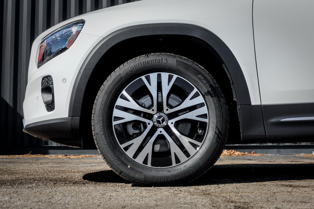 2025 Mercedes Benz GLB 250 4MATIC photo 2