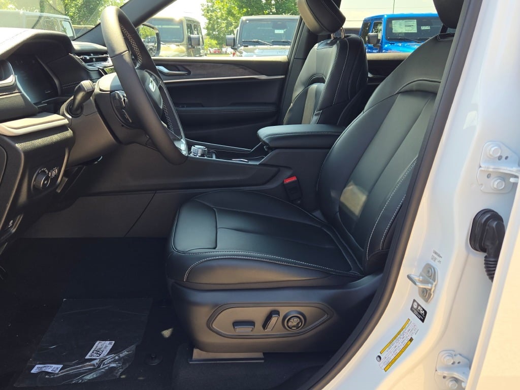 2025 Jeep Grand Cherokee Limited photo 23