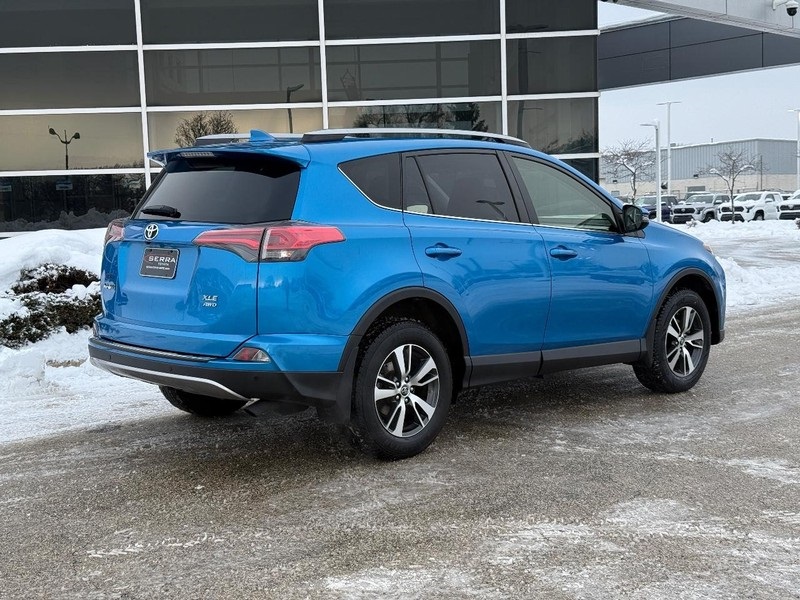 2017 Toyota RAV4 XLE photo 2