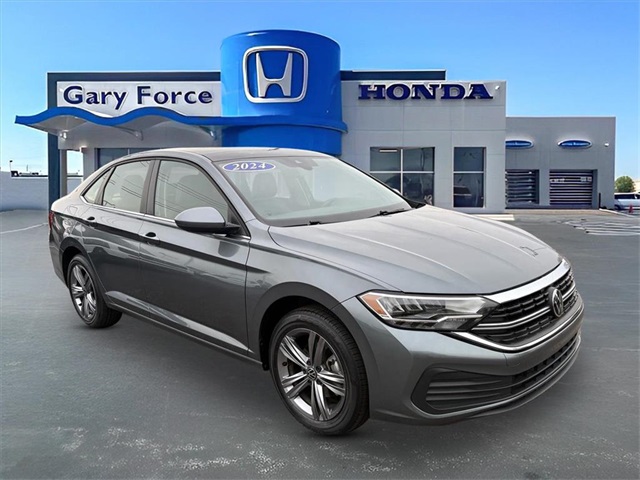 2024 Volkswagen Jetta SE's photo