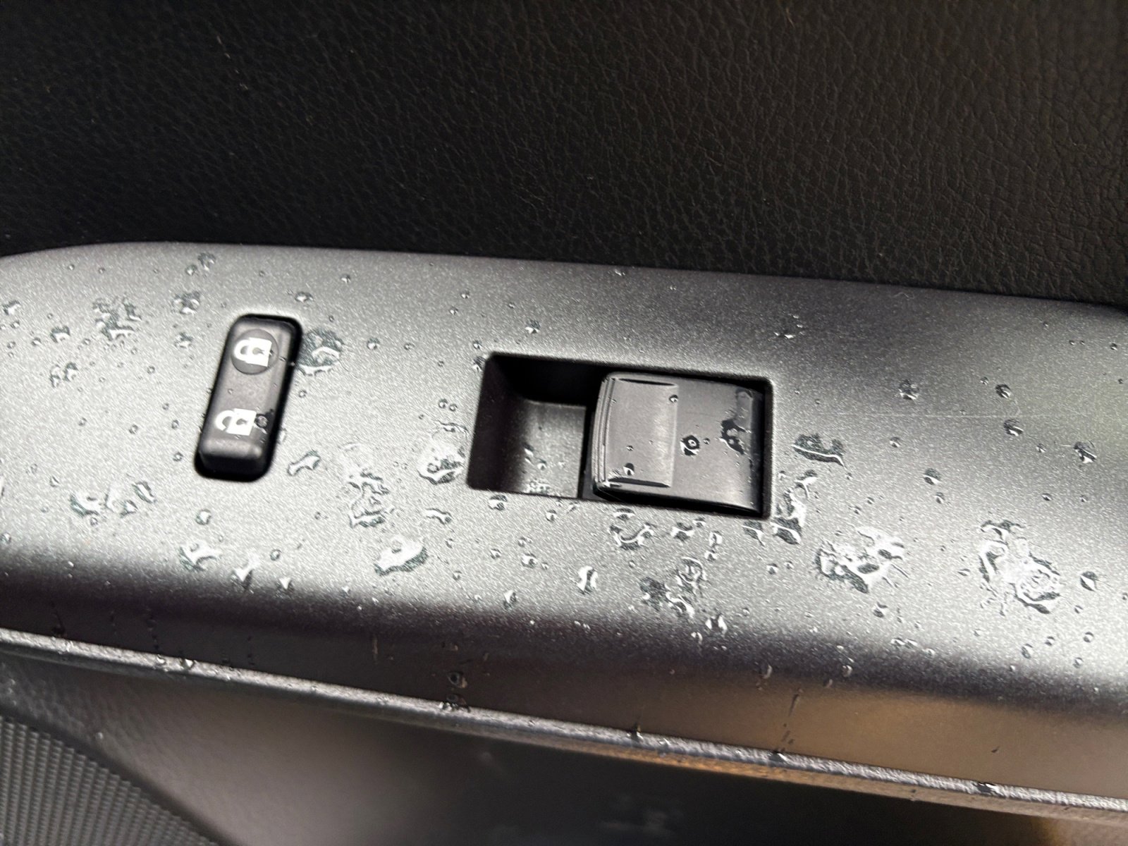 2018 Toyota RAV4 Hybrid XLE photo 27