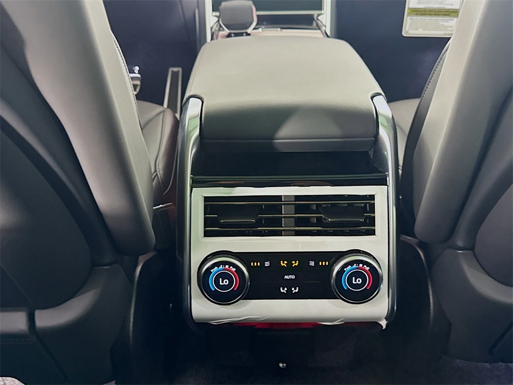2025 Land Rover Range Rover SE photo 24