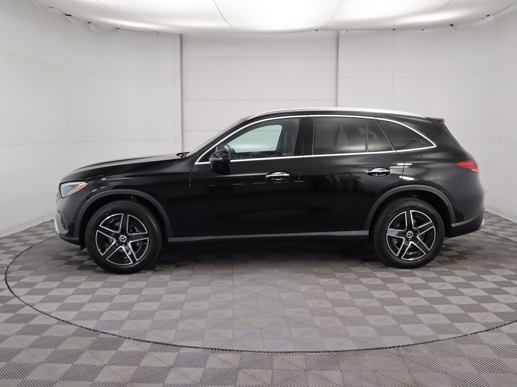 2026 Mercedes Benz GLC 300 photo 4