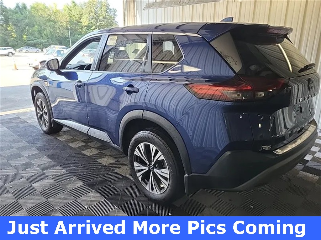 2023 Nissan Rogue SV photo 2
