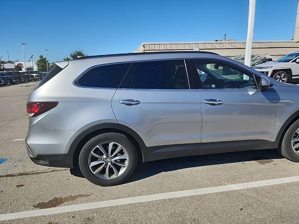 2017 Hyundai Santa Fe SE photo 4