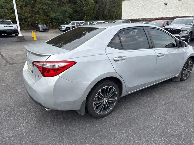 2015 Toyota Corolla L photo 3