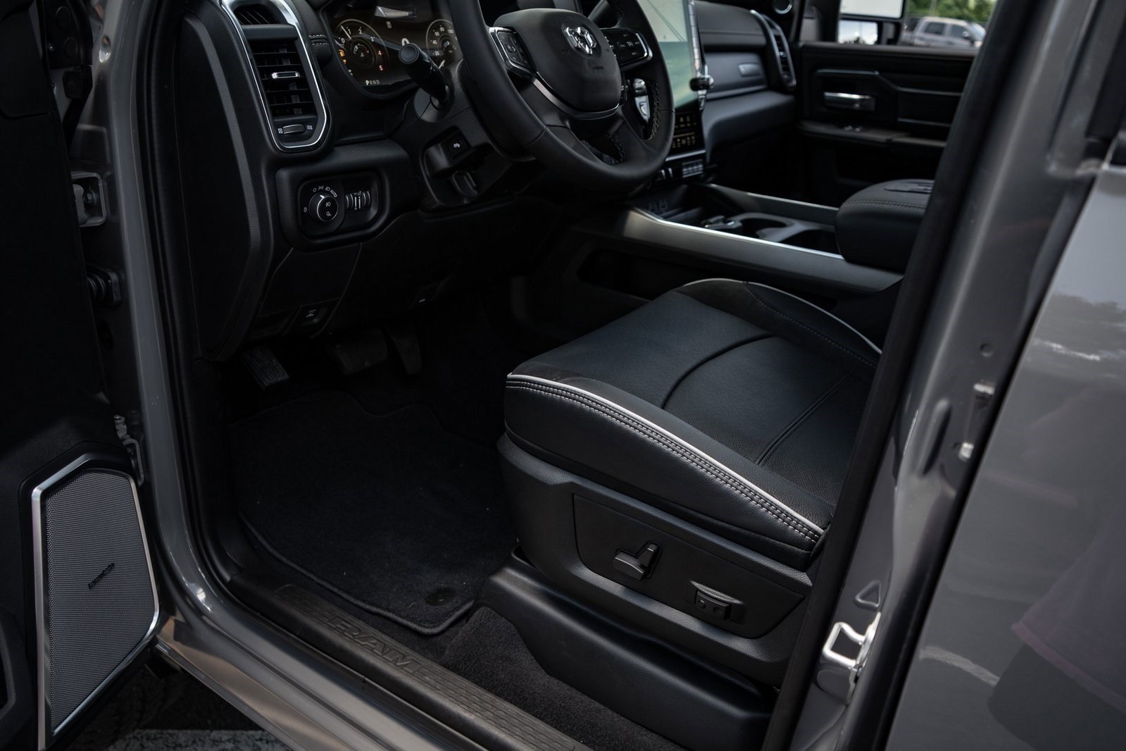 2025 Ram 2500 Laramie photo 14