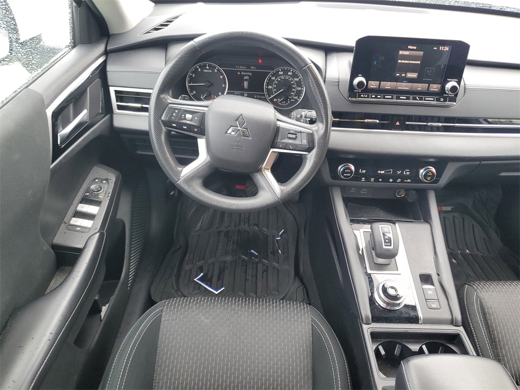 2022 Mitsubishi Outlander ES photo 10