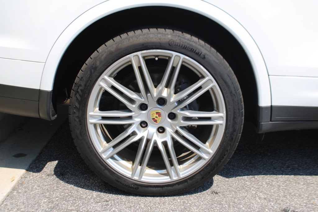 2017 Porsche Cayenne Platinum Edition photo 13