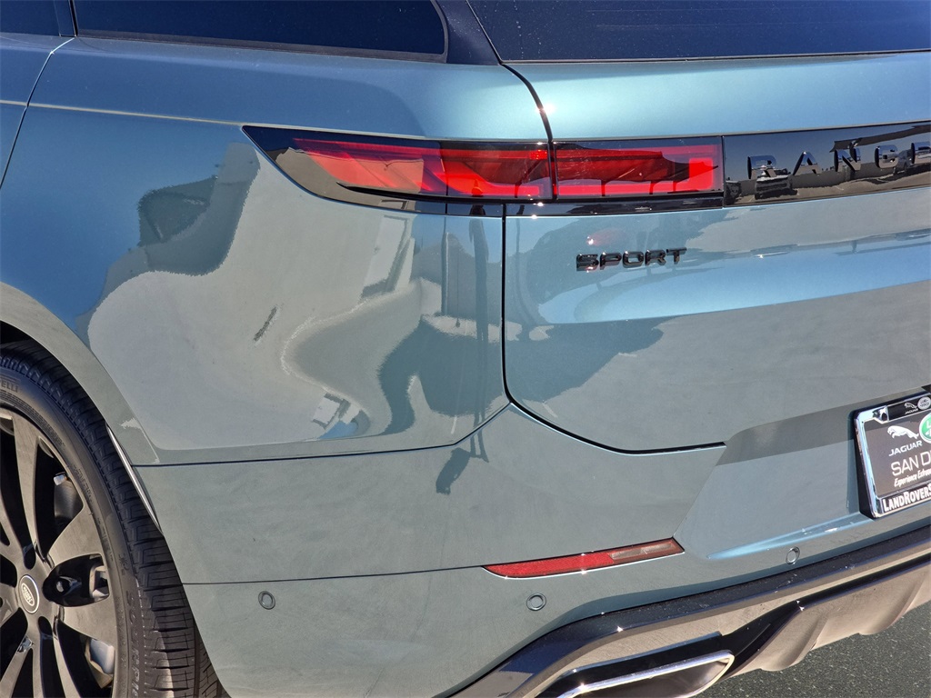 2025 Land Rover Range Rover Sport SE photo 33