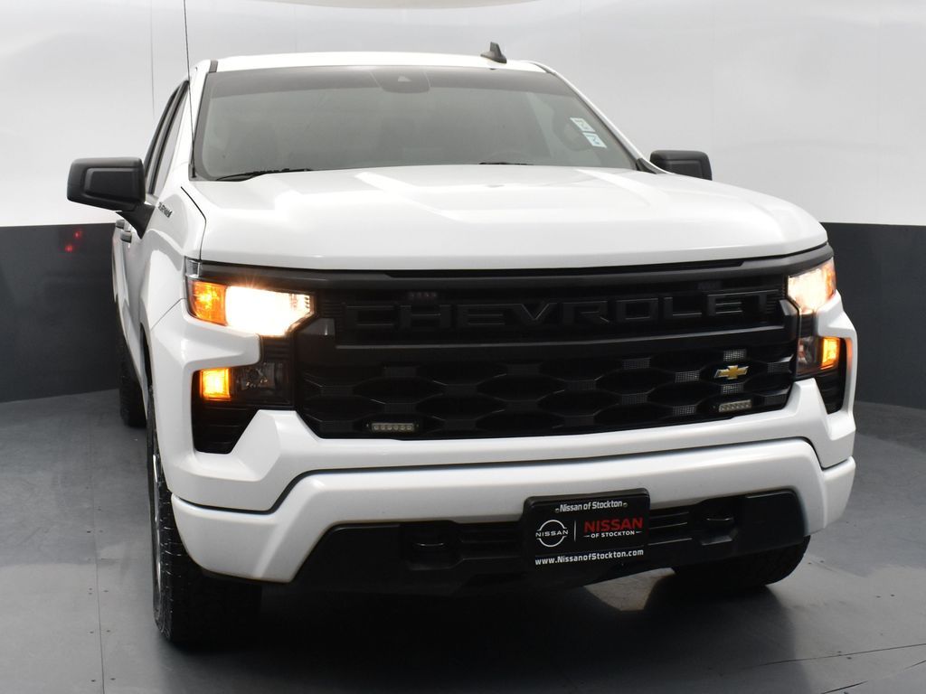 2022 Chevrolet Silverado 1500 Custom photo 2