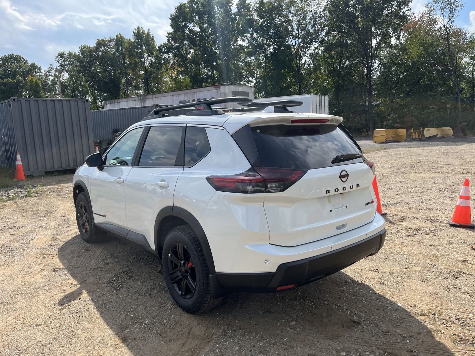 2025 Nissan Rogue SV photo 4