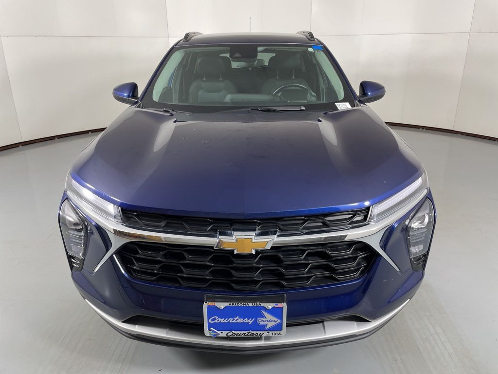 2024 Chevrolet Trax LT photo 3