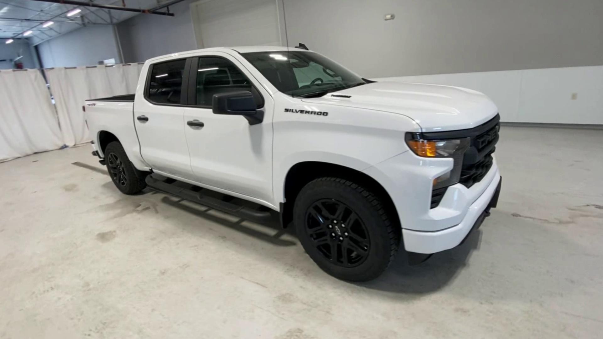 2025 Chevrolet Silverado 1500 Custom photo 2