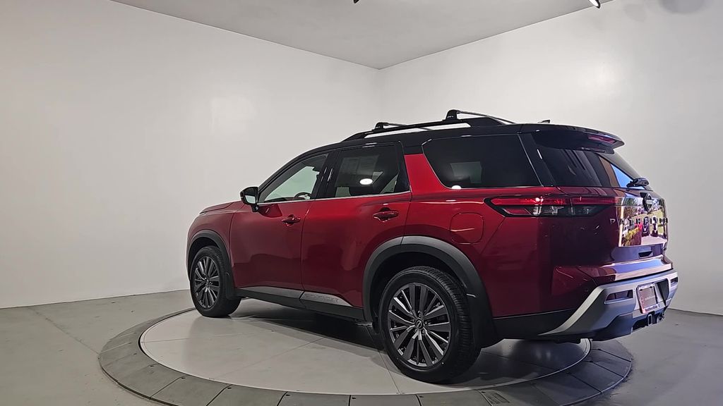 2024 Nissan Pathfinder SL photo 3