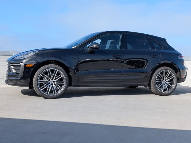 2023 Porsche Macan T photo 2