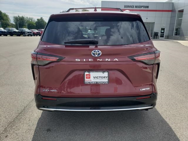 2025 Toyota Sienna Limited photo 6