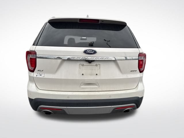 2017 Ford Explorer XLT photo 4
