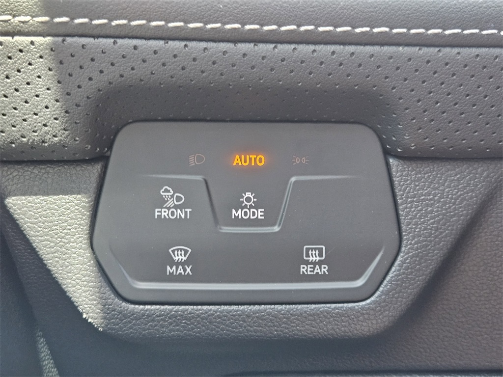 2025 Volkswagen Atlas Cross Sport SE Technology photo 20
