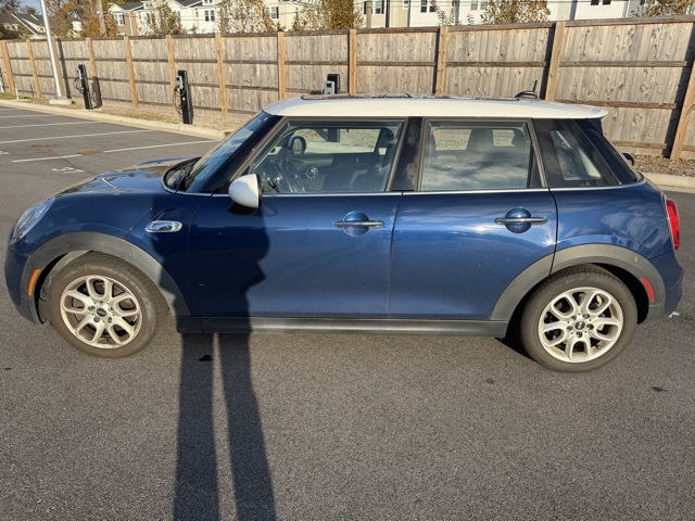 2017 Mini Cooper 4 Door Hardtop Base photo 2