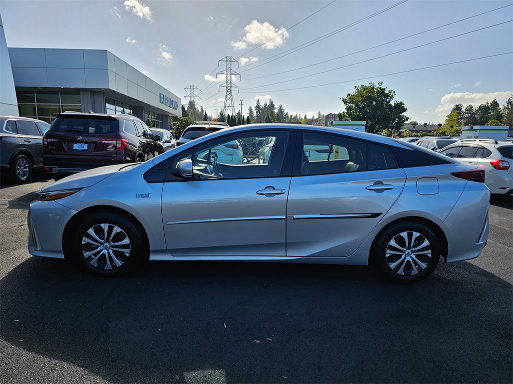 2017 Toyota Prius Prime Premium photo 4