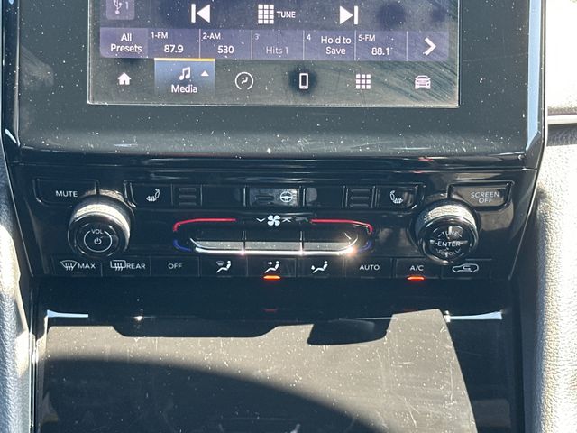 2023 Jeep Grand Cherokee Altitude photo 23